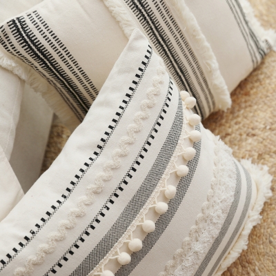 Coussin LANE, en Coton Écru avec Imprimé Noir, Tufté avec des Glands