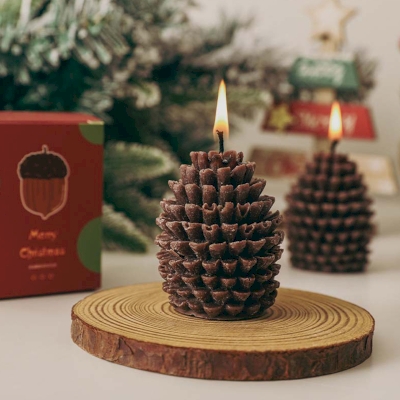 Bougie de Noël en Forme de Pomme de Pin, Cire Naturelle de Soja, Parfum Genévrier et Lavande