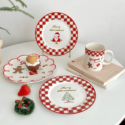 Service de table SUCRÉA, 4 pièces en céramique festive rouge à décors traditionnels de Noël