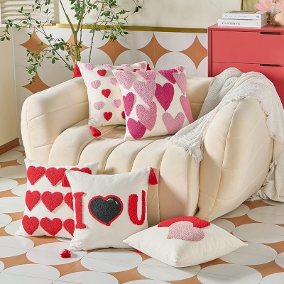 Coussin Saint-Valentin DÉLICIA, Tissu Coton-Polyester, Motifs Cœurs en Broderie Touffetée, Fini à Franges