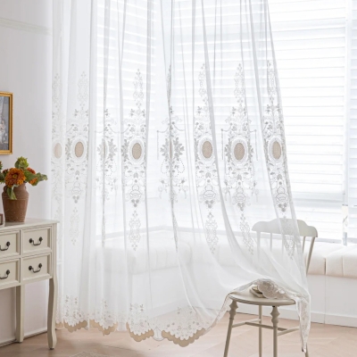 Voilage Sur Mesure ORNELIA, Broderie Ornementale Élégante et Médaillon Raffiné