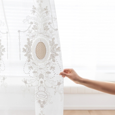 Voilage Sur Mesure ORNELIA, Broderie Ornementale Élégante et Médaillon Raffiné