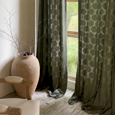Rideau Sur Mesure NUVÉLIA, Tissu Coton-Lin Brodé, Motif Feuilles de Lotus Estivales