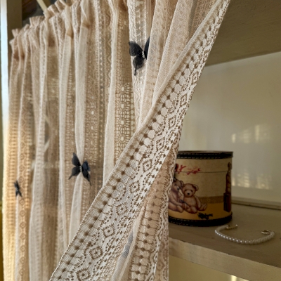 Rideau Brise-Bise en Dentelle Brodée, Papillons Noirs Amovibles, Finition Pompons